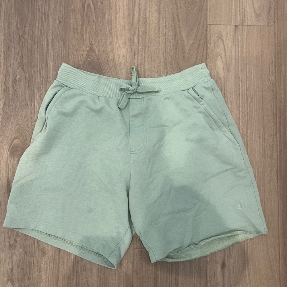 ALO Yoga Men's Light Green Athletic Shorts